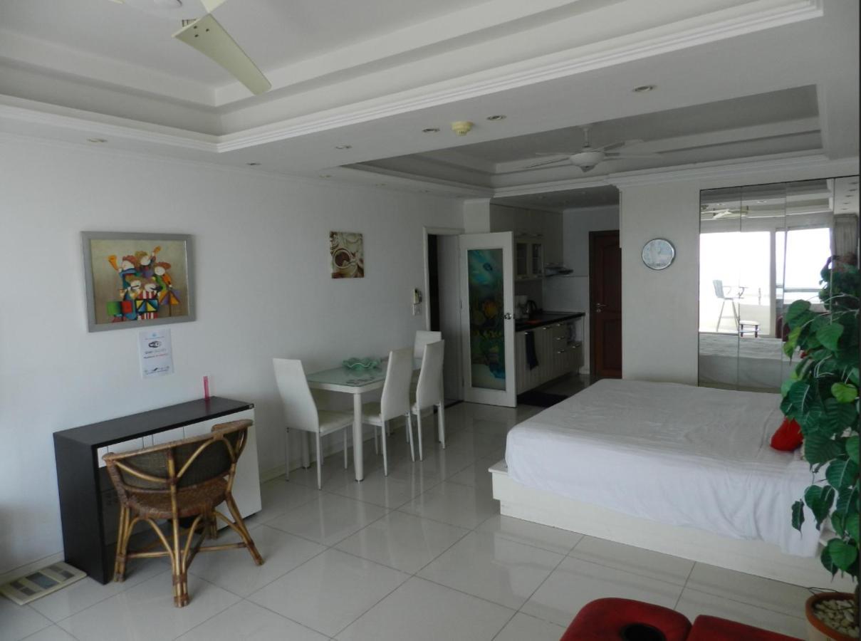 Jomtien Plaza Condotel Exterior photo