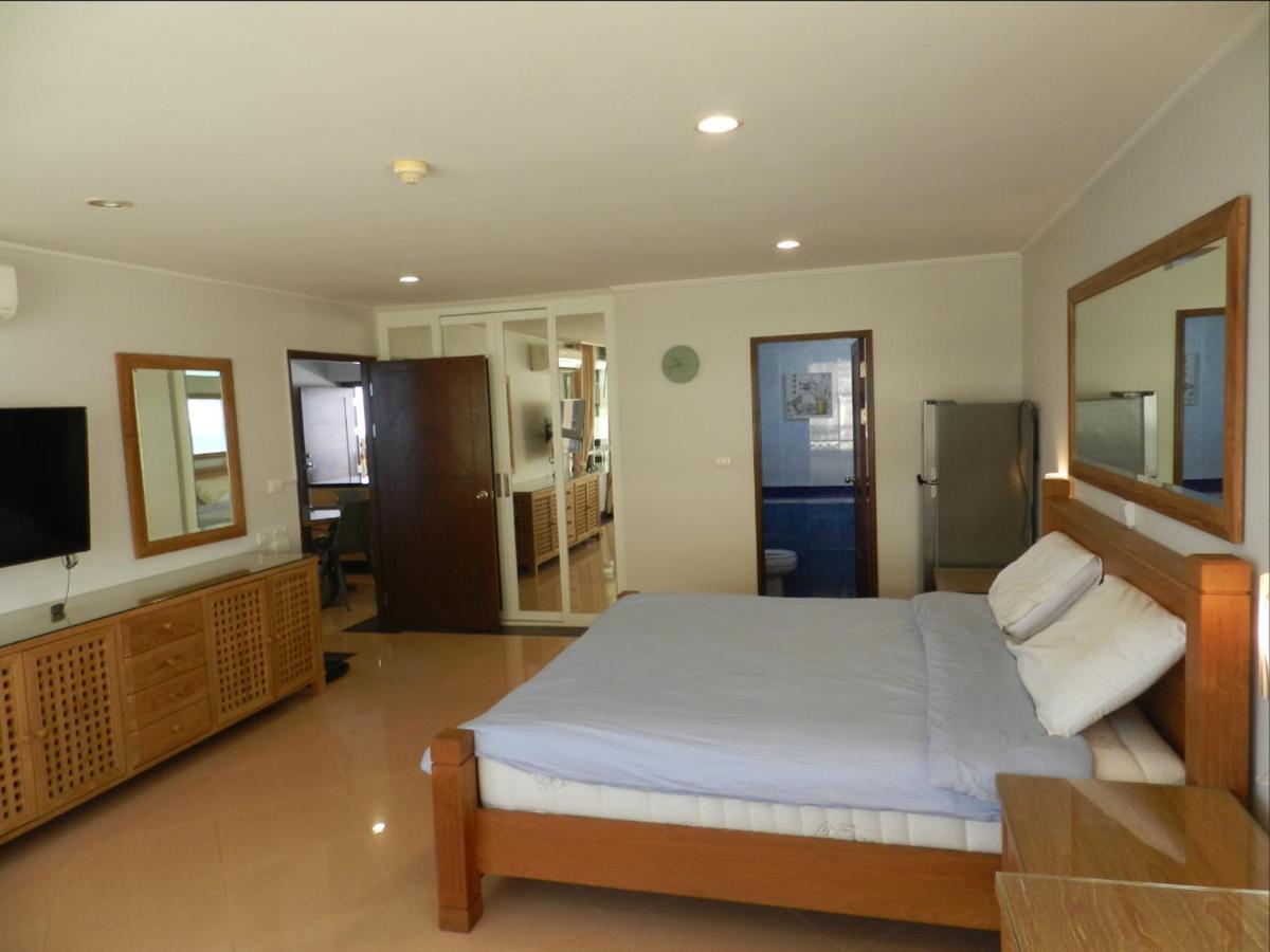 Jomtien Plaza Condotel Exterior photo