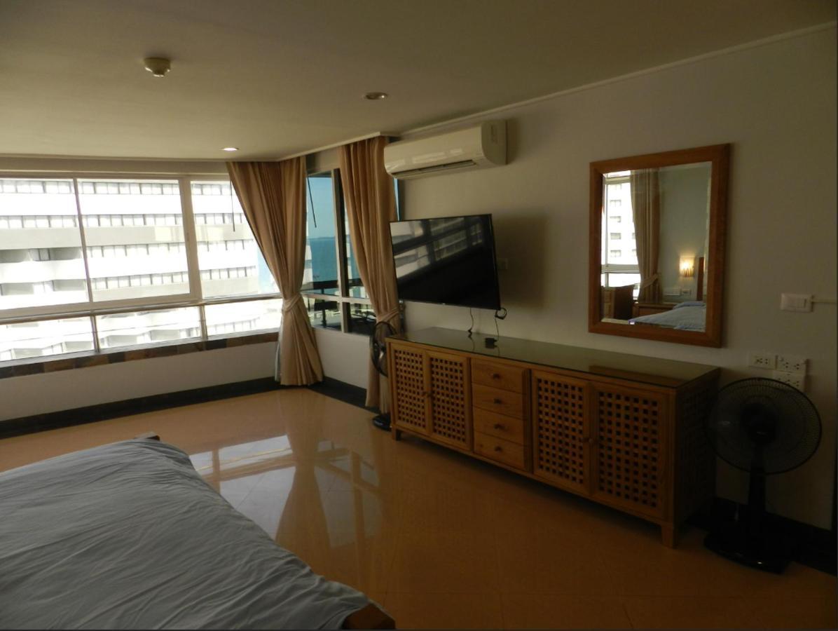 Jomtien Plaza Condotel Exterior photo