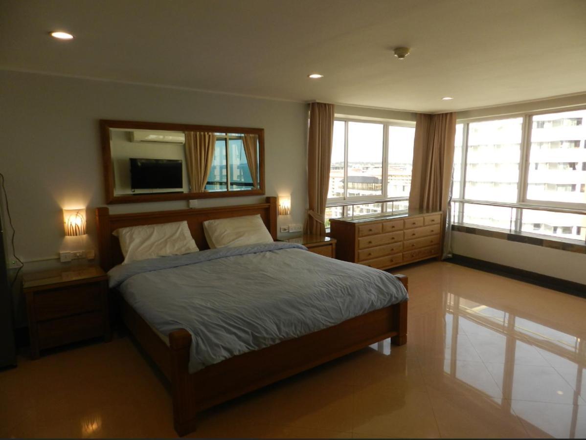 Jomtien Plaza Condotel Exterior photo