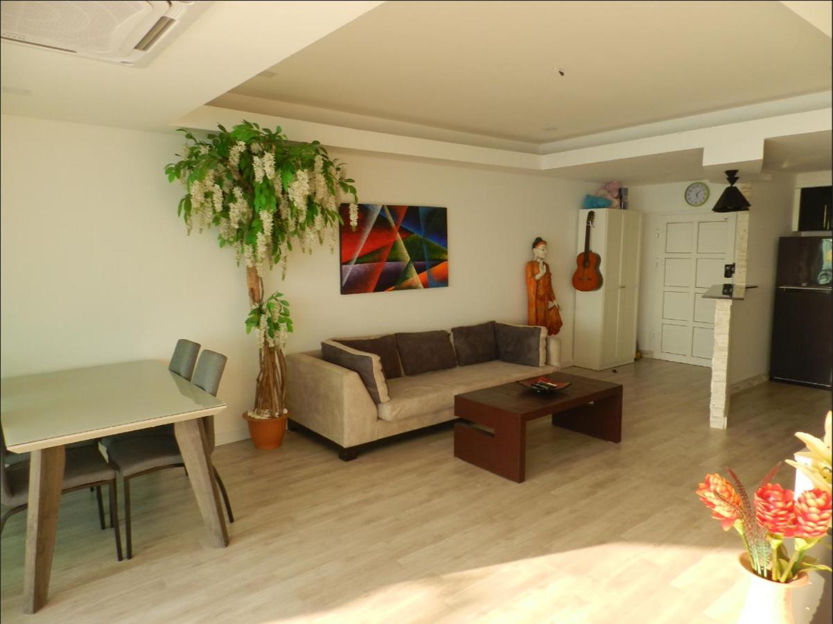 Jomtien Plaza Condotel Exterior photo
