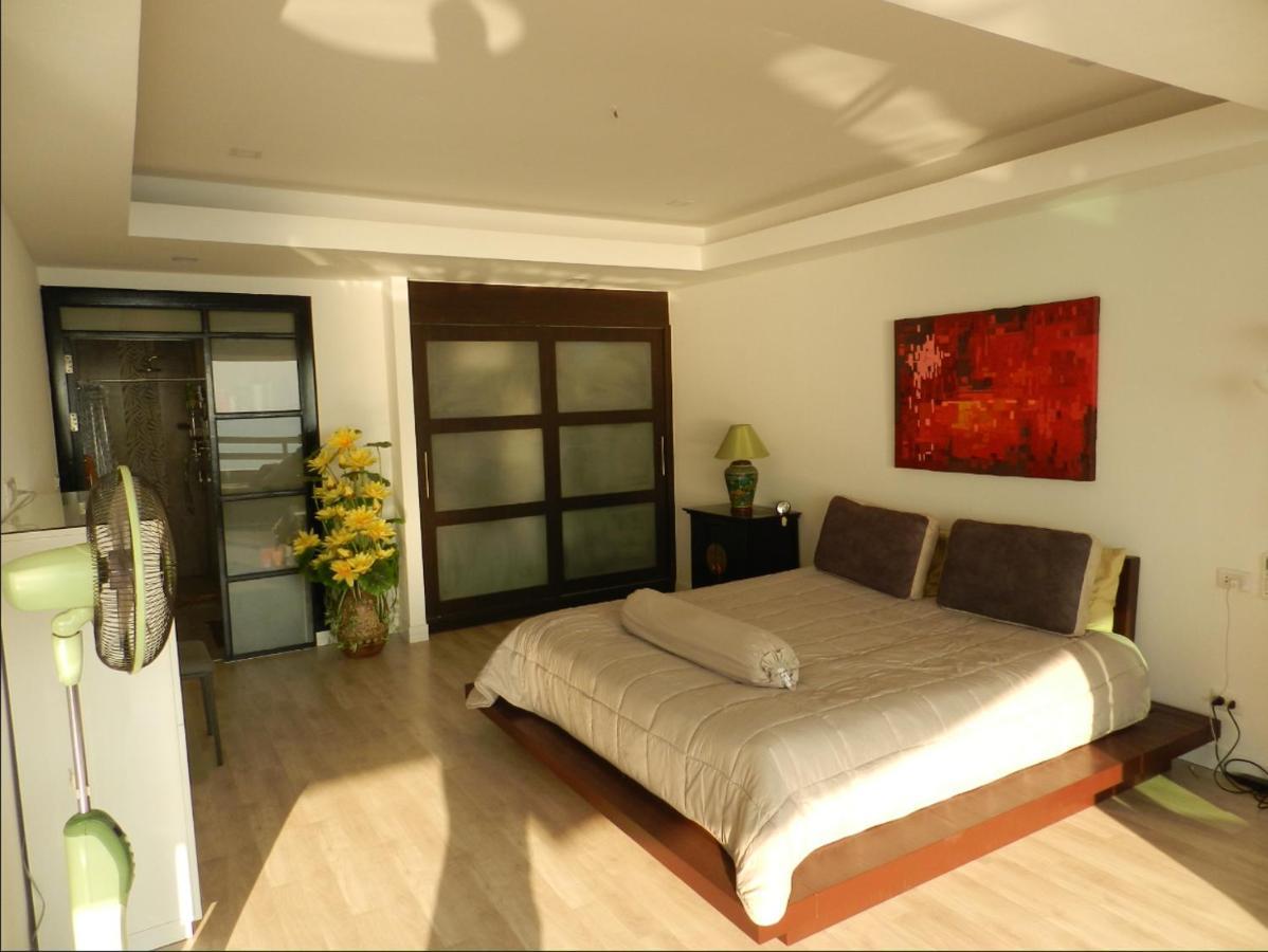 Jomtien Plaza Condotel Exterior photo