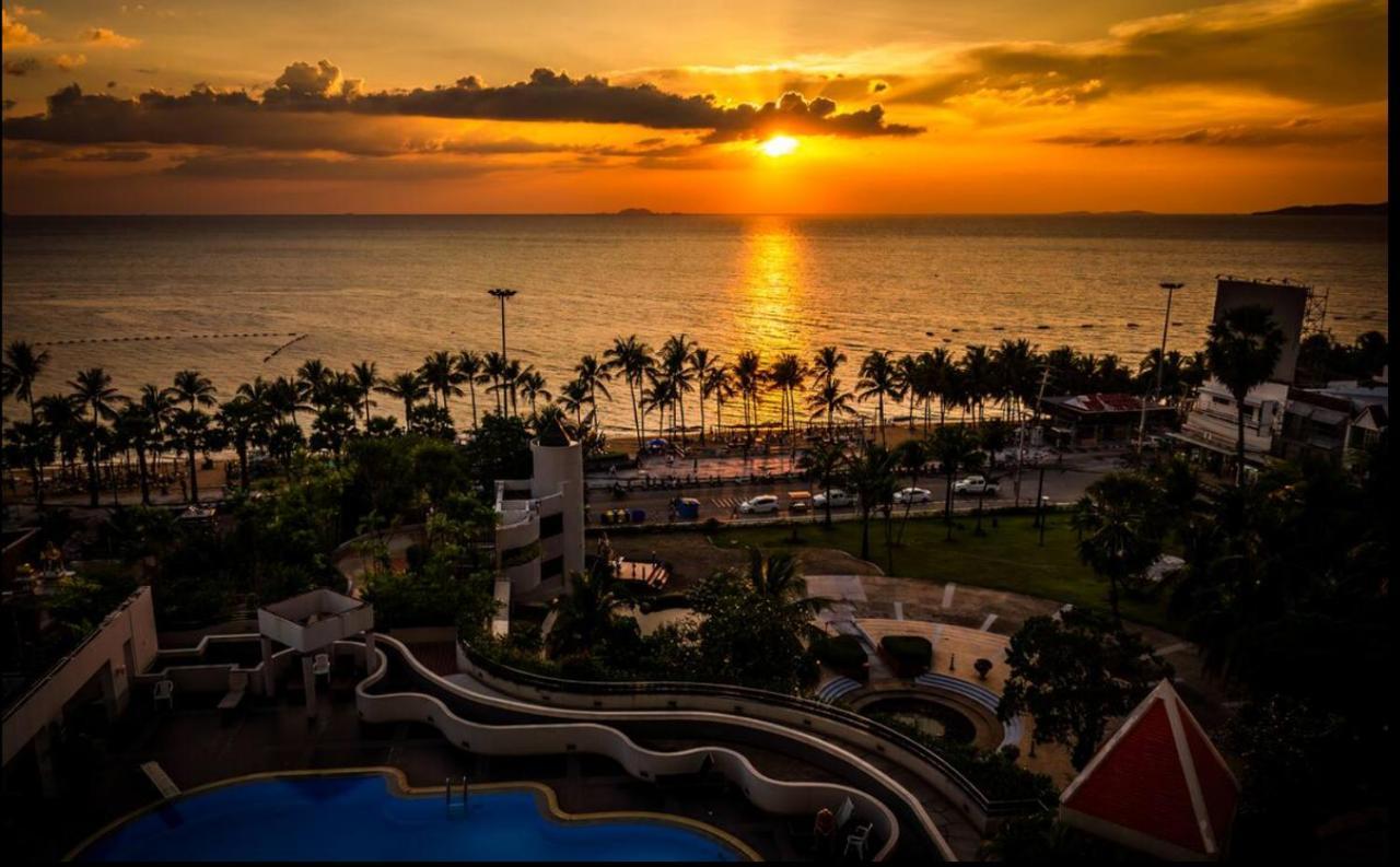 Jomtien Plaza Condotel Exterior photo