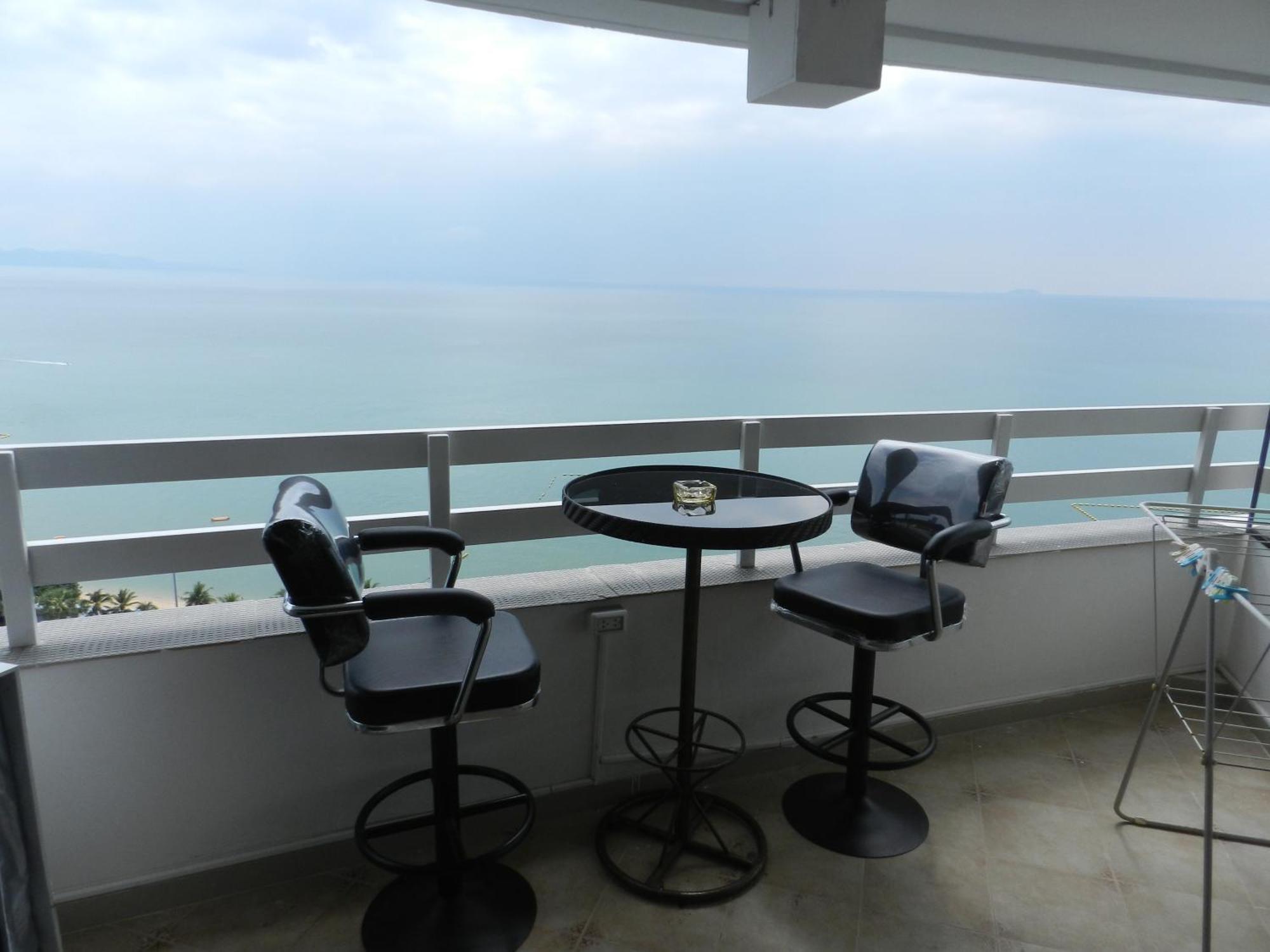 Jomtien Plaza Condotel Room photo