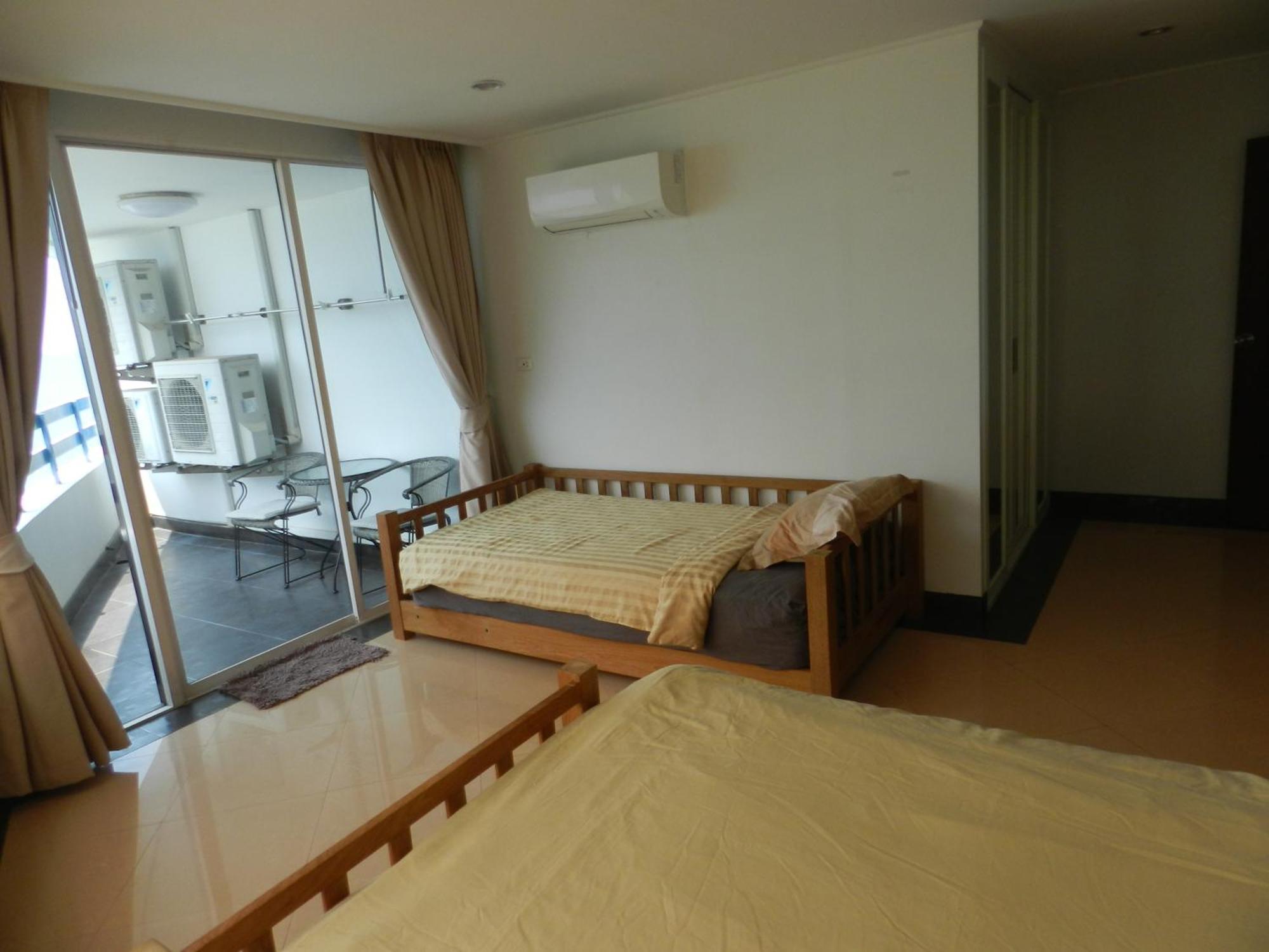 Jomtien Plaza Condotel Exterior photo