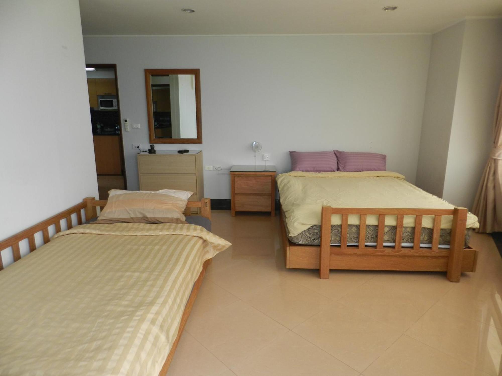 Jomtien Plaza Condotel Exterior photo